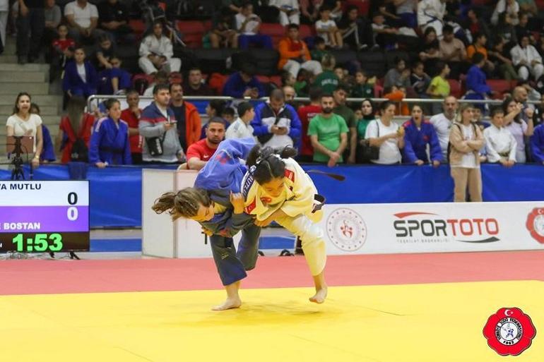 Ümraniye Belediyesi Minikler Türkiye Judo Şampiyonası’ndan 2 altın madalya ile döndü