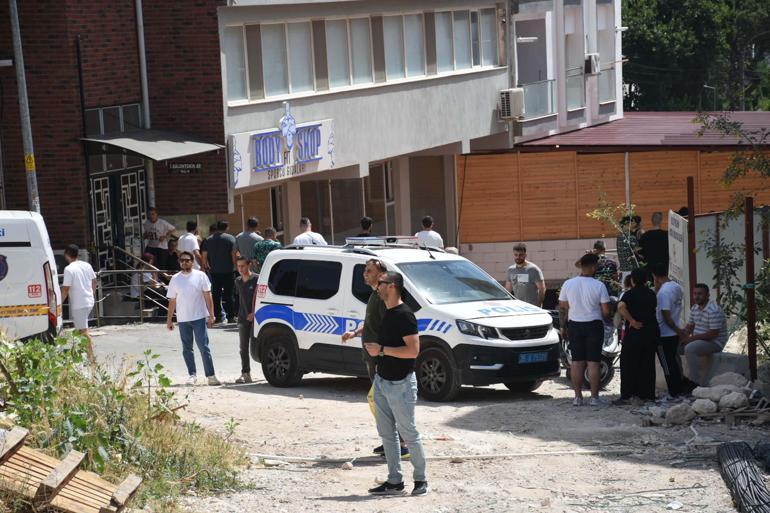 Kayıp denizcilik lisesi öğrencisi, evinin yakınındaki binanın otoparkında ölü bulundu