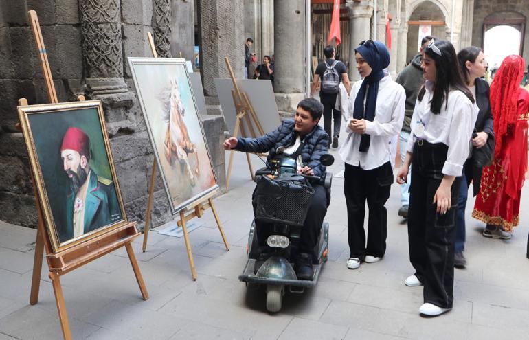 Eserim olan sergiye katılamayacağım deyince tarihi binaya engelli rampası yapıldı