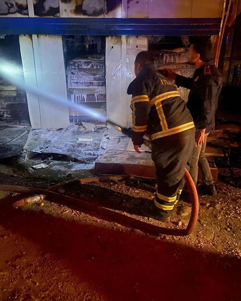 Hatayda, TOKİ şantiyesindeki yangın korkuttu