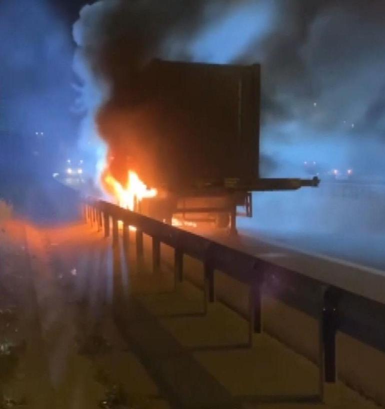 Başakşehir Kuzey Marmara Otoyolunda TIR yangını