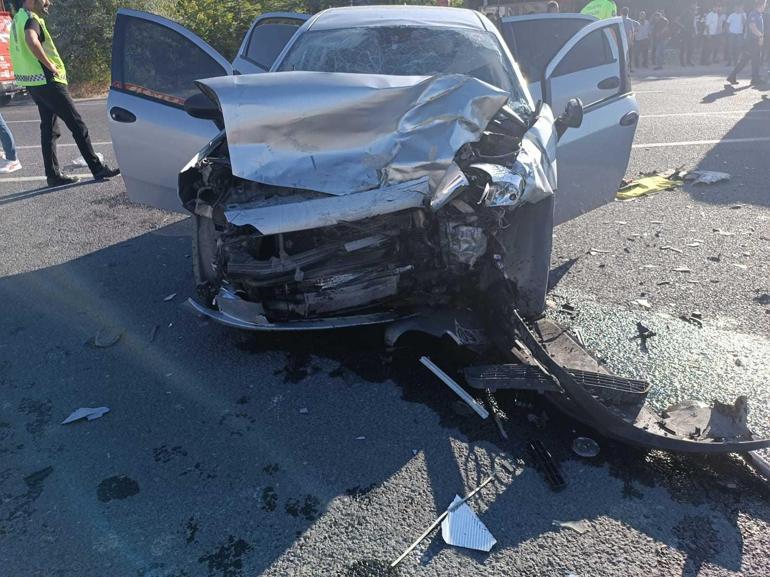 Malatyada hafif ticari araç ile otomobil çarpıştı: 1 ölü, 5 yaralı