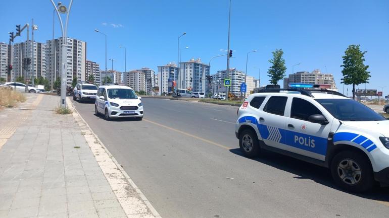 Diyarbakırda yol verme kavgası kamerada; 7 yaralı