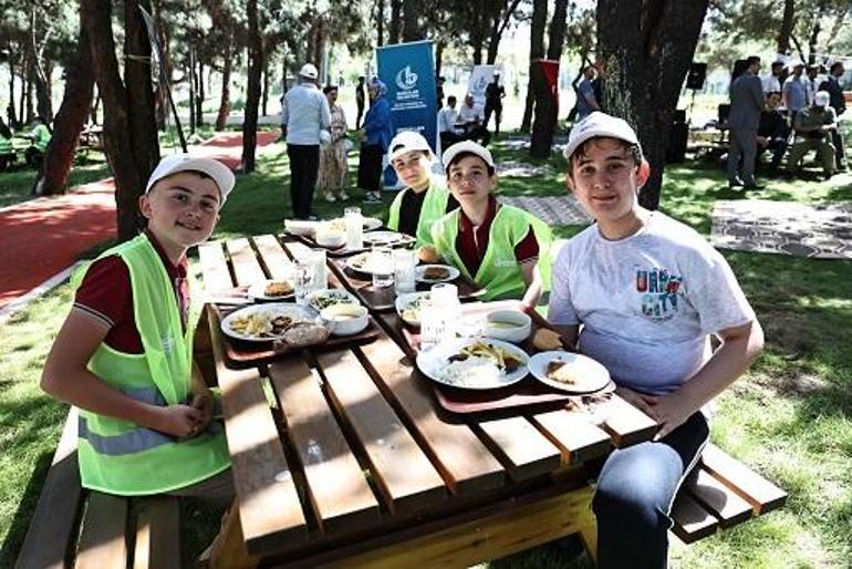 Bağcılarda çevre etkinlikleri kapsamında 60 çocuk, fidan dikti