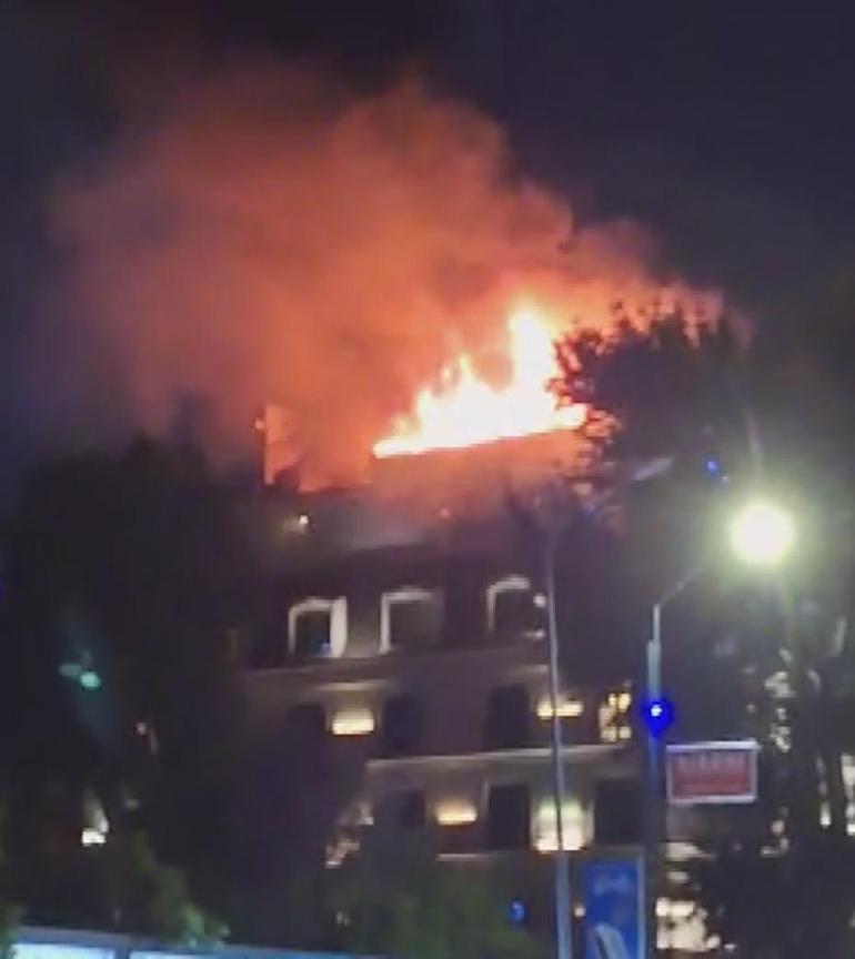 Kadıköyde otelde çıkan yangın paniğe neden oldu; otel boşaltıldı