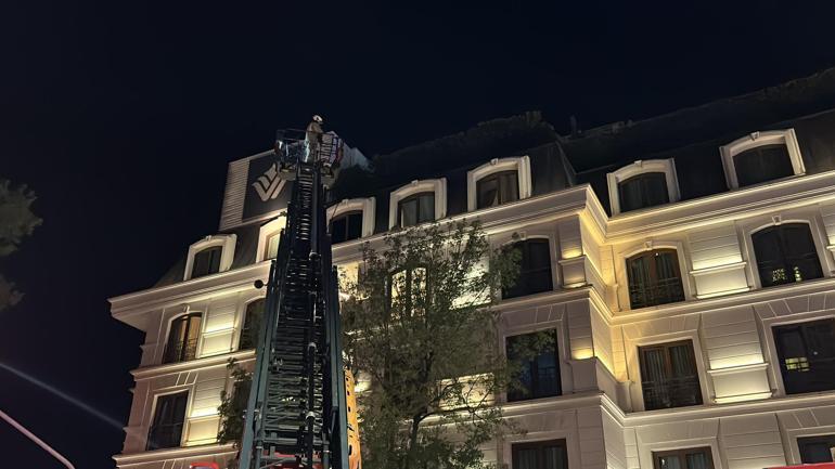 Kadıköyde otelde çıkan yangın paniğe neden oldu; otel boşaltıldı