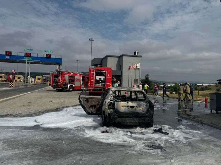 Pendik Kuzey Marmara Otoyolunda otomobil alev alev yandı