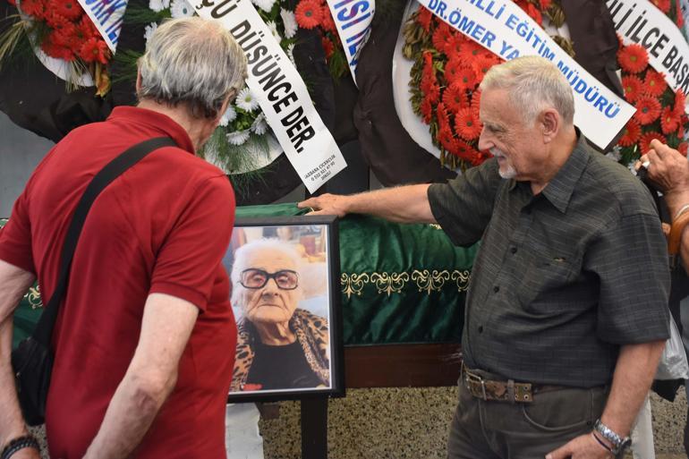 Atatürkün tavsiyesiyle öğretmen olan Sabiha Özar, son yolculuğuna uğurlandı