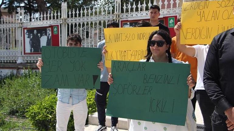 Edirnede üniversite öğrencilerinden toplu taşımaya zam protestosu