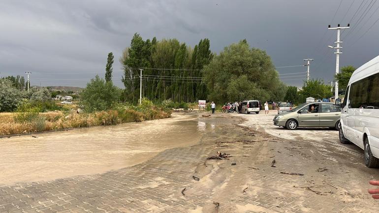 Nevşehirde sağanak sele neden oldu