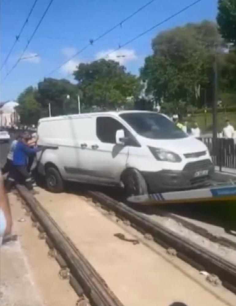 Fatihte tramvay yolunda kaza