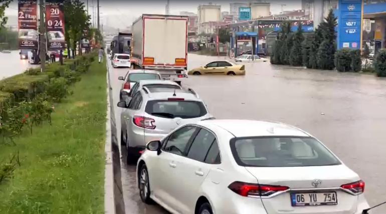 Ankarayı yine sağanak vurdu; yollar göle döndü