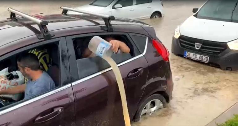 Ankarayı yine sağanak vurdu; yollar göle döndü