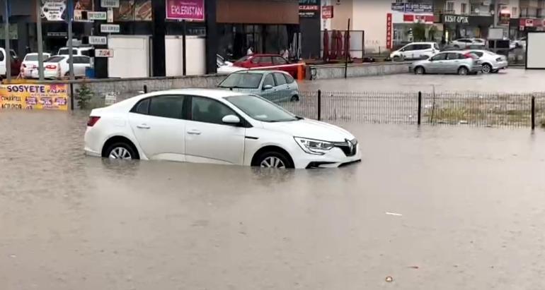 Ankarayı yine sağanak vurdu; yollar göle döndü