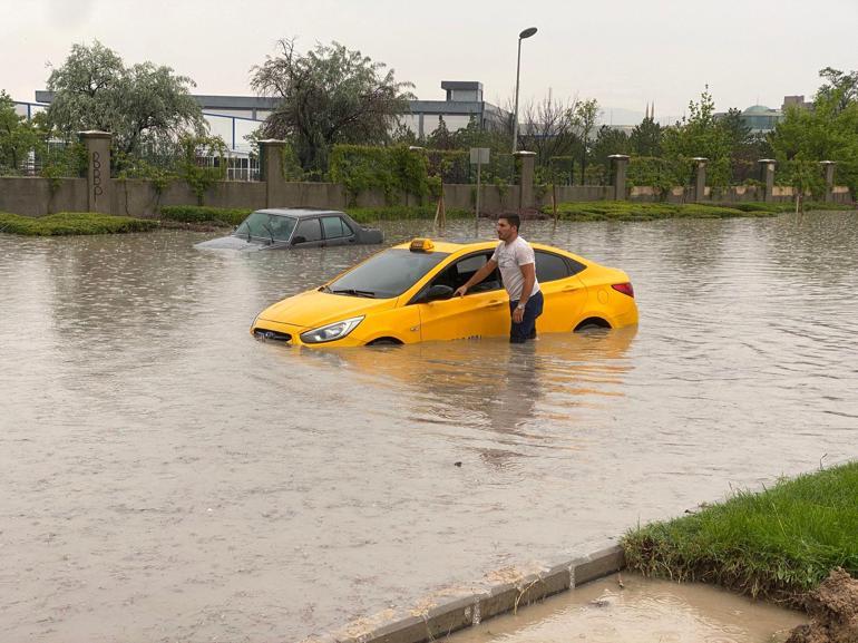 Ankarayı yine sağanak vurdu; yollar göle döndü