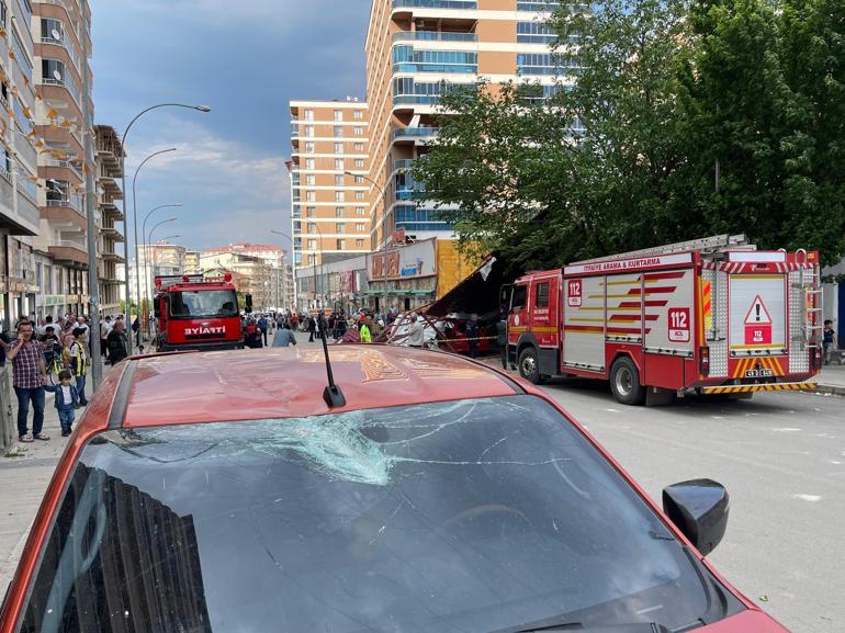 Muşta fırtına çatıları uçurdu, 3 araç zarar gördü