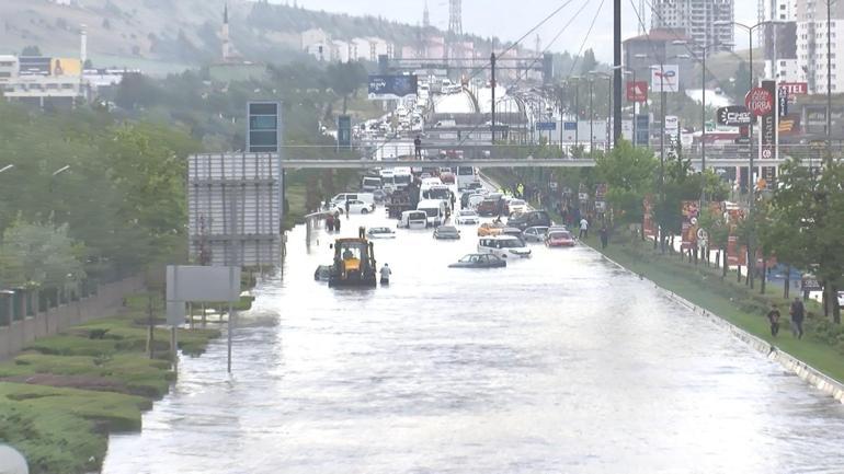 Ankarayı yine sağanak vurdu; yollar göle döndü