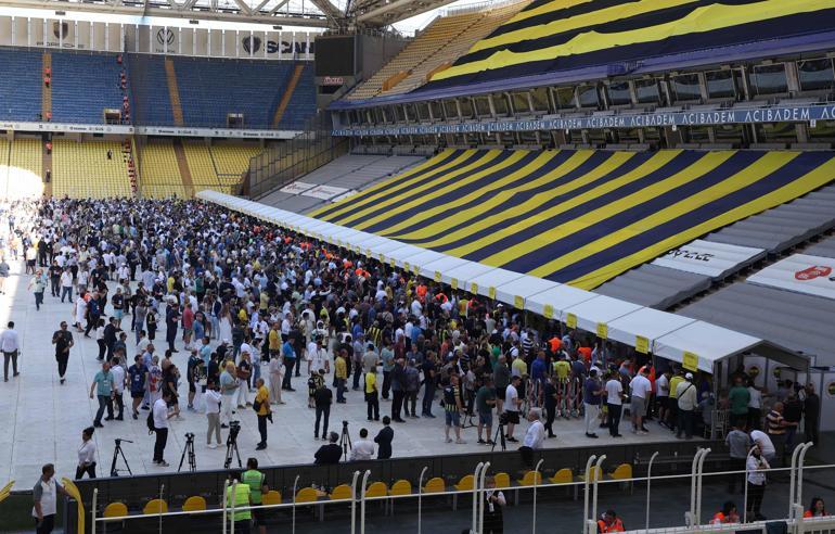 Fenerbahçede başkanlık seçimi için oy verme işlemi başladı