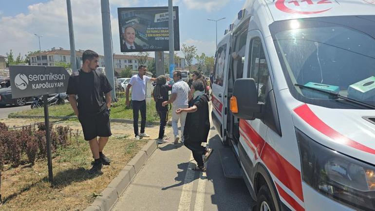 Düzcede özel halk otobüsü, otomobile çarptı: 2si çocuk 6 yaralı