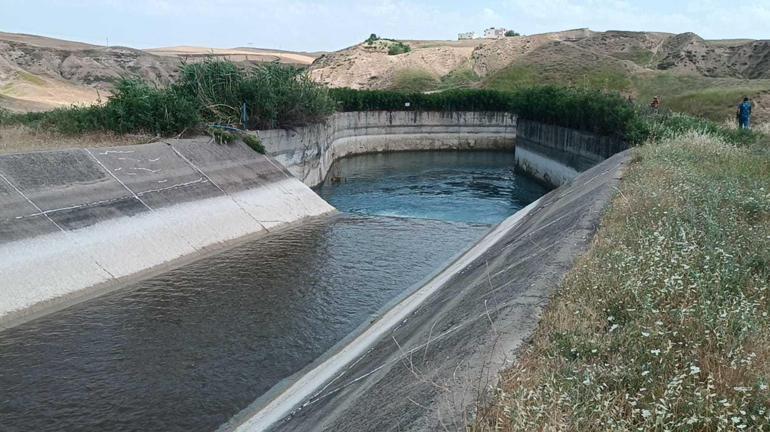 Batmanda sulama kanalında akıntıya kapılan çoban, 10 farklı noktada aranıyor