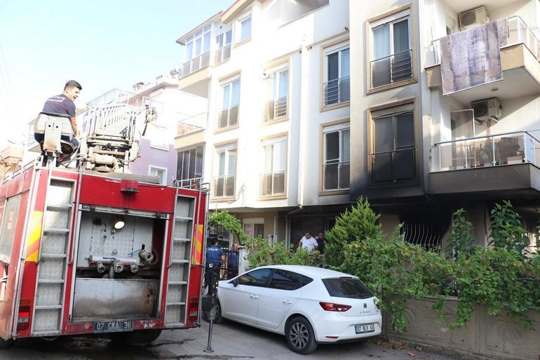 Yangında mahsur kalan anne ile oğlunu itfaiye kurtardı