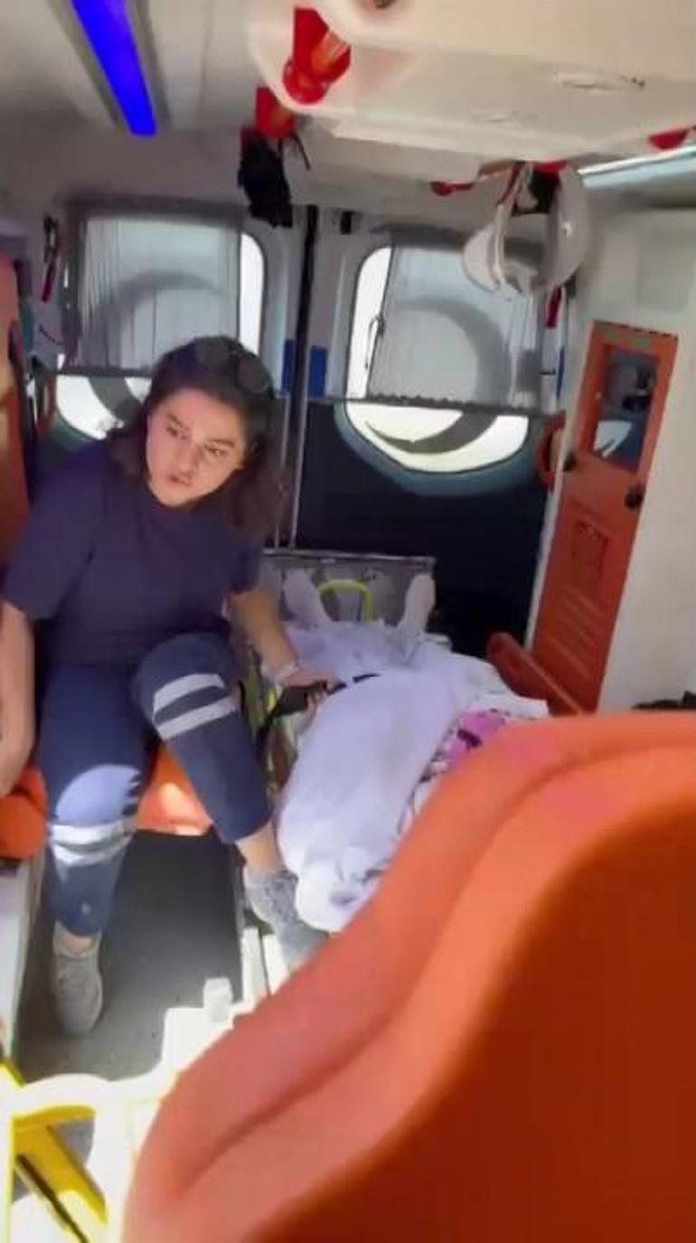 Kadıköyde içinde hasta olduğuna inanmadıkları ambulansın önünü kesip kontrol ettiler