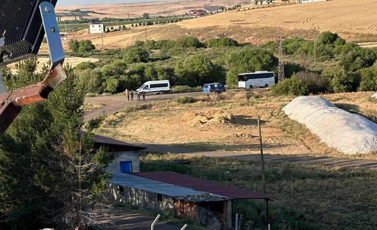 Oy verme esnasında çıkan kavgada 1 kişinin öldüğü kırsal mahallede, jandarma eşliğinde hasat başladı