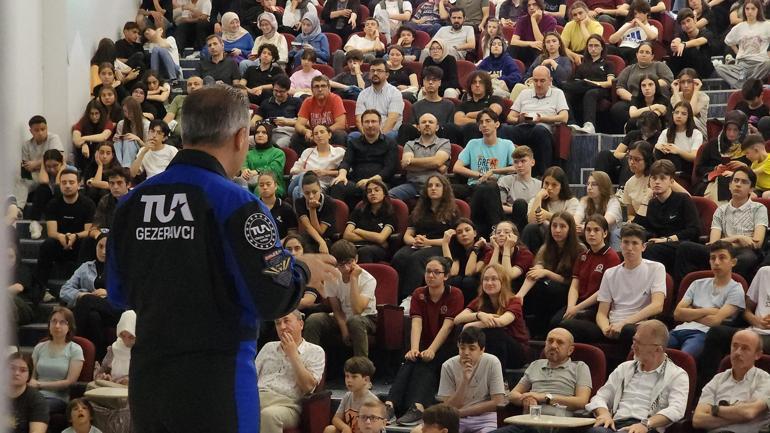 İlk Türk astronot Gezeravcı, Kütahya’da öğrencilerle buluştu