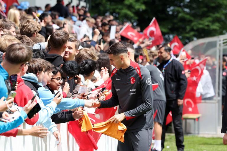 A Milli Futbol Takımı, Almanyada taraftara açık idmanla hazırlıklarını sürdürdü