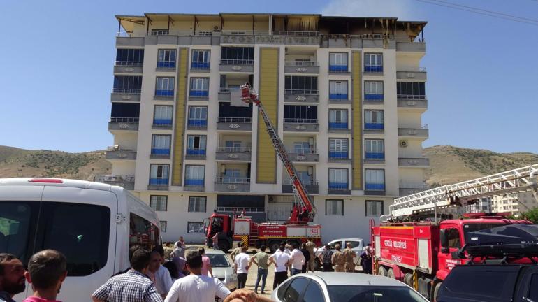 Gercüşte çatı katında çıkan yangın panik yarattı; 20 kişi dumandan etkilendi