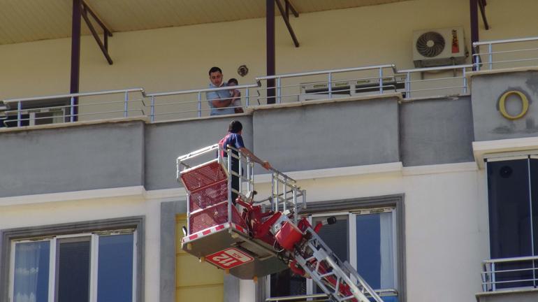 Gercüşte çatı katında çıkan yangın panik yarattı; 20 kişi dumandan etkilendi