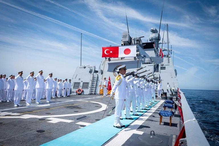 TCG Kınalıada, Japonyayı ziyaret etti