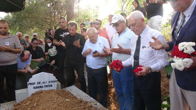 Prof. Dr. Ali Ayhan, memleketi Anamurda toprağa öerildi