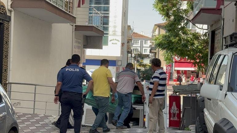 Sincan’da eşini sırtından makas ile öldüren koca yakalandı