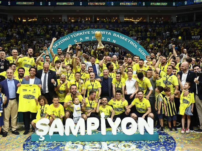 Fenerbahçe Beko, şampiyonluk kupasını aldı