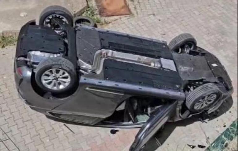 Edirnede site bahçesine düşen otomobilde anne ile oğlu yaralandı