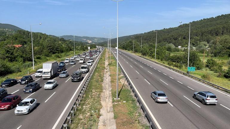 Anadolu Otoyolunun Bolu geçişinde bayram tatili trafiği