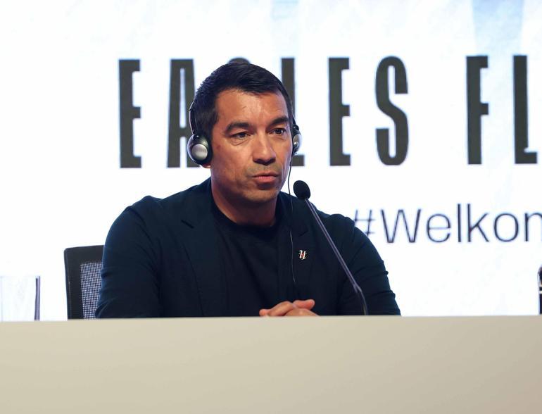 Giovanni van Bronckhorst, Beşiktaşa imzayı attı