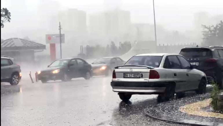 Ankarada dolu ve sağanak etkili oldu