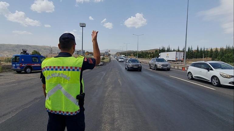 Kilit kavşak Kırıkkalede, bayram yoğunluğu başladı