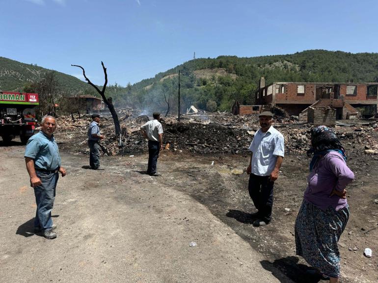 Kastamonuda 11 evin yandığı köyde, 1 yıl önce de 1 ev ve 3 samanlık yanmış