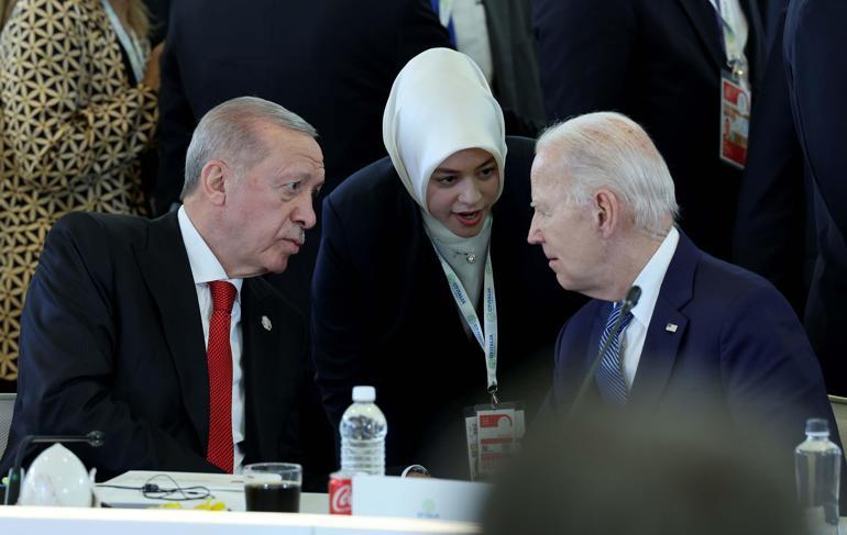 Cumhurbaşkanı Erdoğan, G7’de liderle sohbet etti