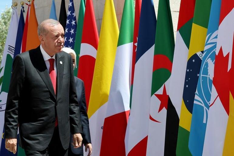 Cumhurbaşkanı Erdoğan, G7’de liderle sohbet etti