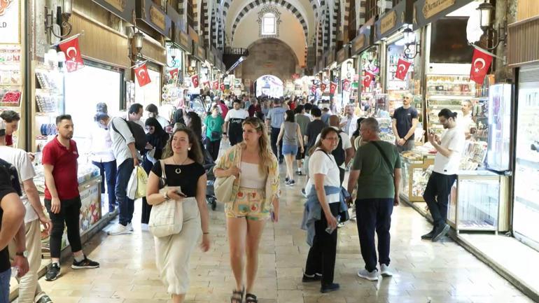 Yerli ve yabancı turistler İstanbulun tadını çıkardı