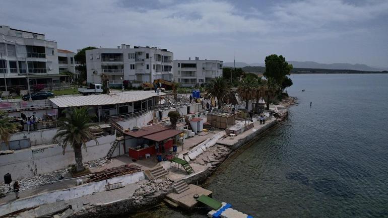 Bakanlık: Ayvalık sahillerindeki kaçak yapıların yıkımına başlandı