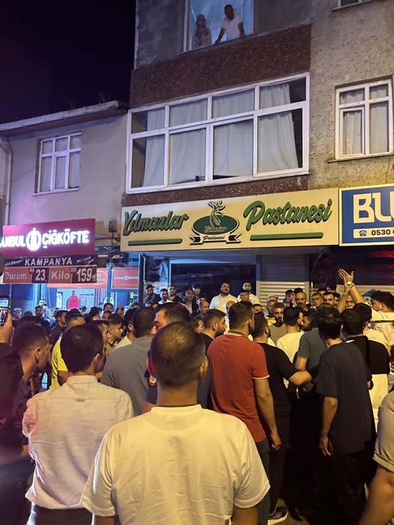 Sancaktepede, evini ateşe veren şüpheliyi, mahallelinin elinden polis zor kurtardı