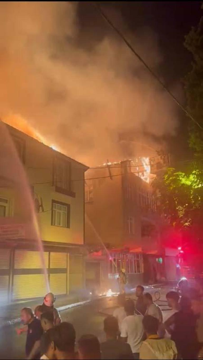 Sancaktepede, evini ateşe veren şüpheliyi, mahallelinin elinden polis zor kurtardı