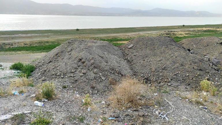 Burdur Gölü kenarına hafriyat ve atık döküldü