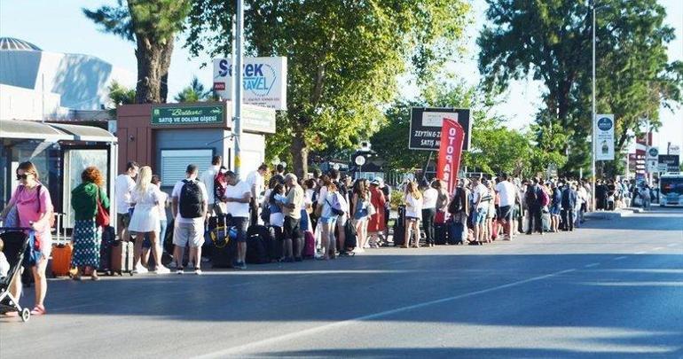 Tatilcilerin Rodostaki kapıda vize sıkıntısı çözüldü