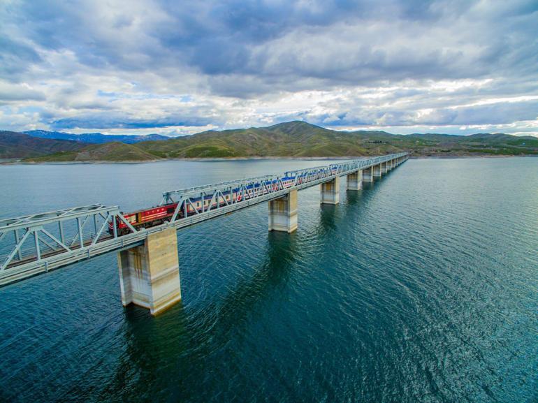 Bakan Uraloğlu: Turistlik Tatvan Treni, 24 Haziranda yola çıkıyor